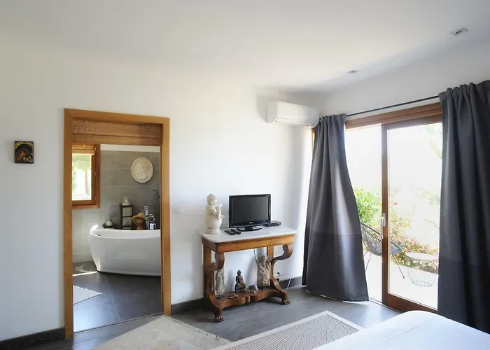La Ghisonaise 3*