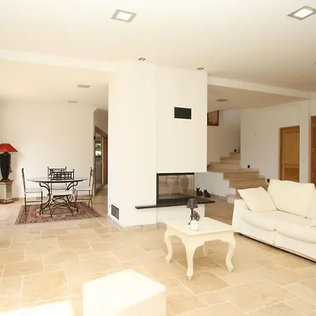 Πανσιόν La Ghisonaise 3*