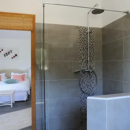 La Ghisonaise Καλβί