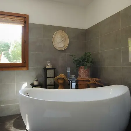 La Ghisonaise Πανσιόν Καλβί