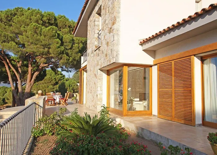 La Ghisonaise 3* Calvi (Corsica)